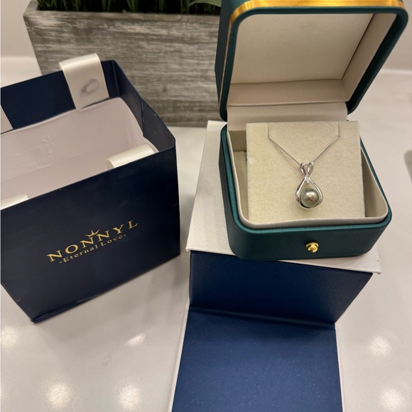 Nonnyl Jewelry - NWOT Black Pearl Necklace